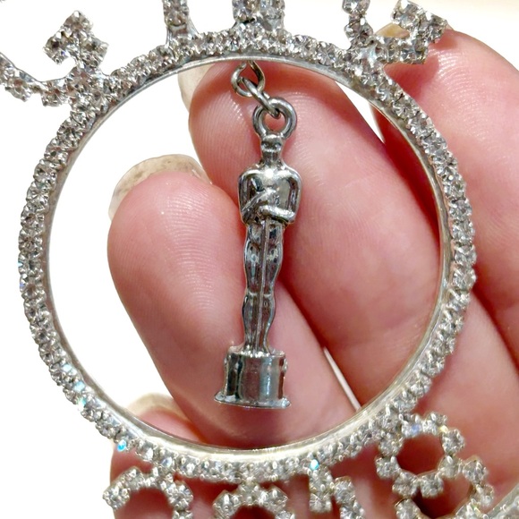 Rhinestone Glitz N Glam GNG Beauty Pageant 2018 Brooch Pin Miss Mrs Kerala India - Picture 7 of 13